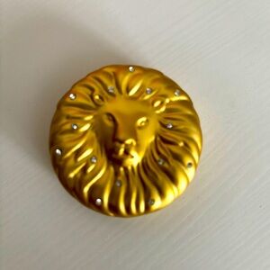 Are you a Leo?? Collectable Estée Lauder mirror compact